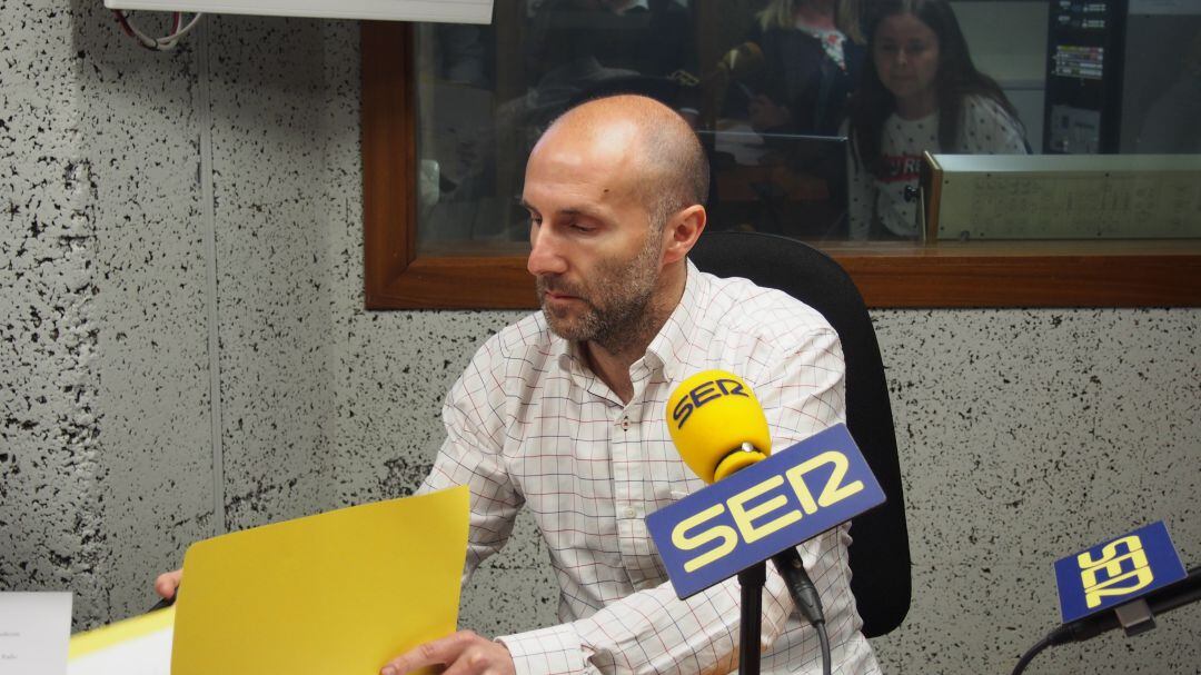 Gonzalo Pérez Jácome en el estudio Ramón Puga