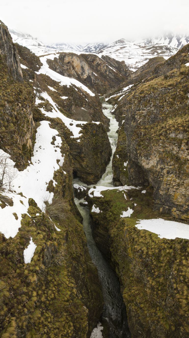 Nacimiento del río Sil en Laciana