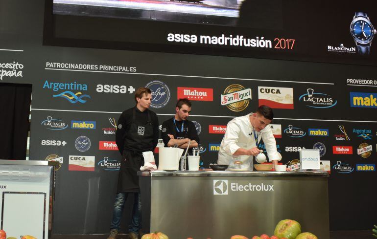 Miguel Cobo y parte de su equipo, durante una ponencia