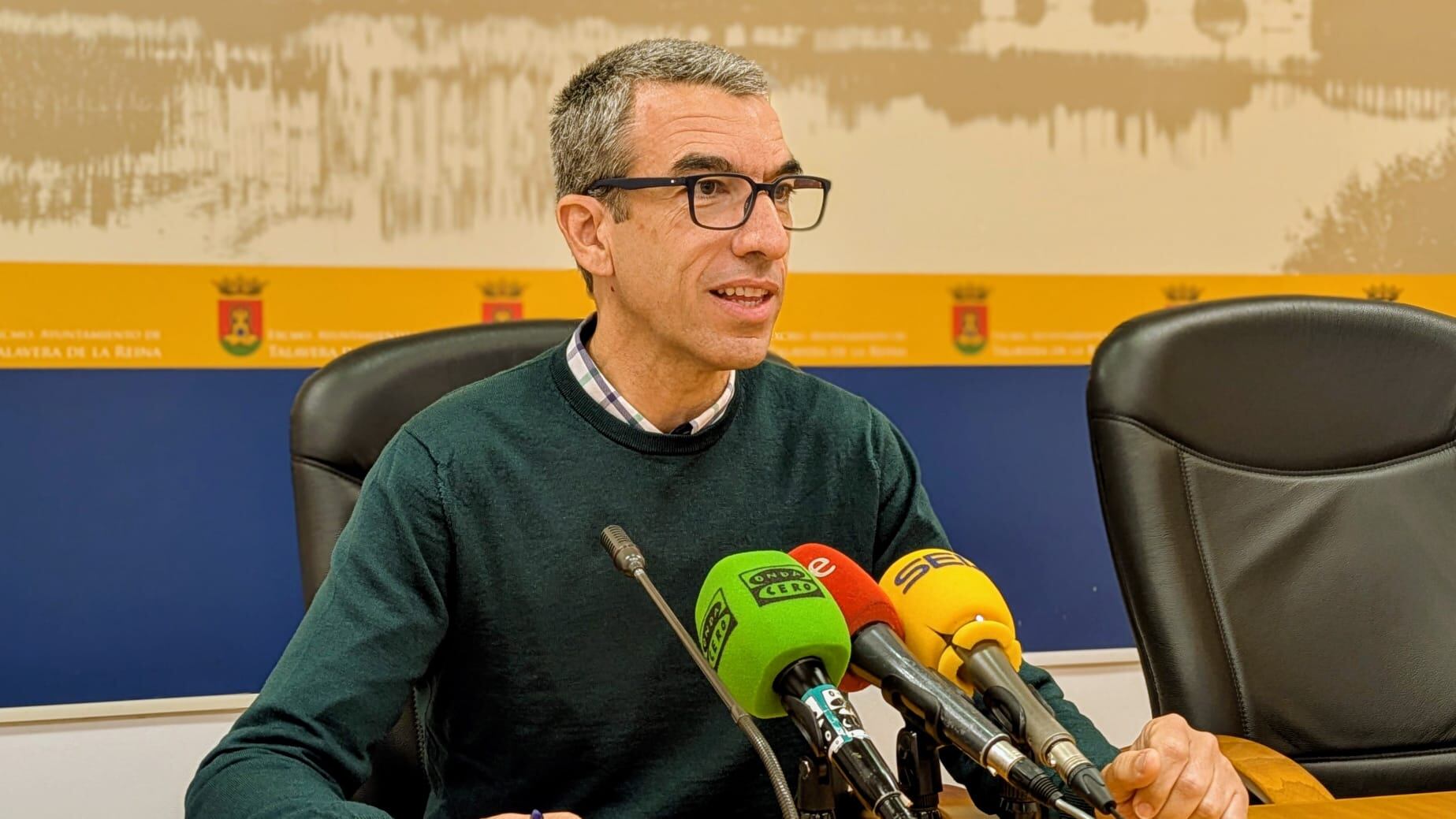 Luis Enrique Hidalgo, portavoz del Grupo Municipal Socialista, en rueda de prensa