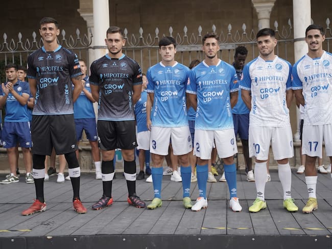 Presentadas las nuevas equipaciones del Xerez DFC