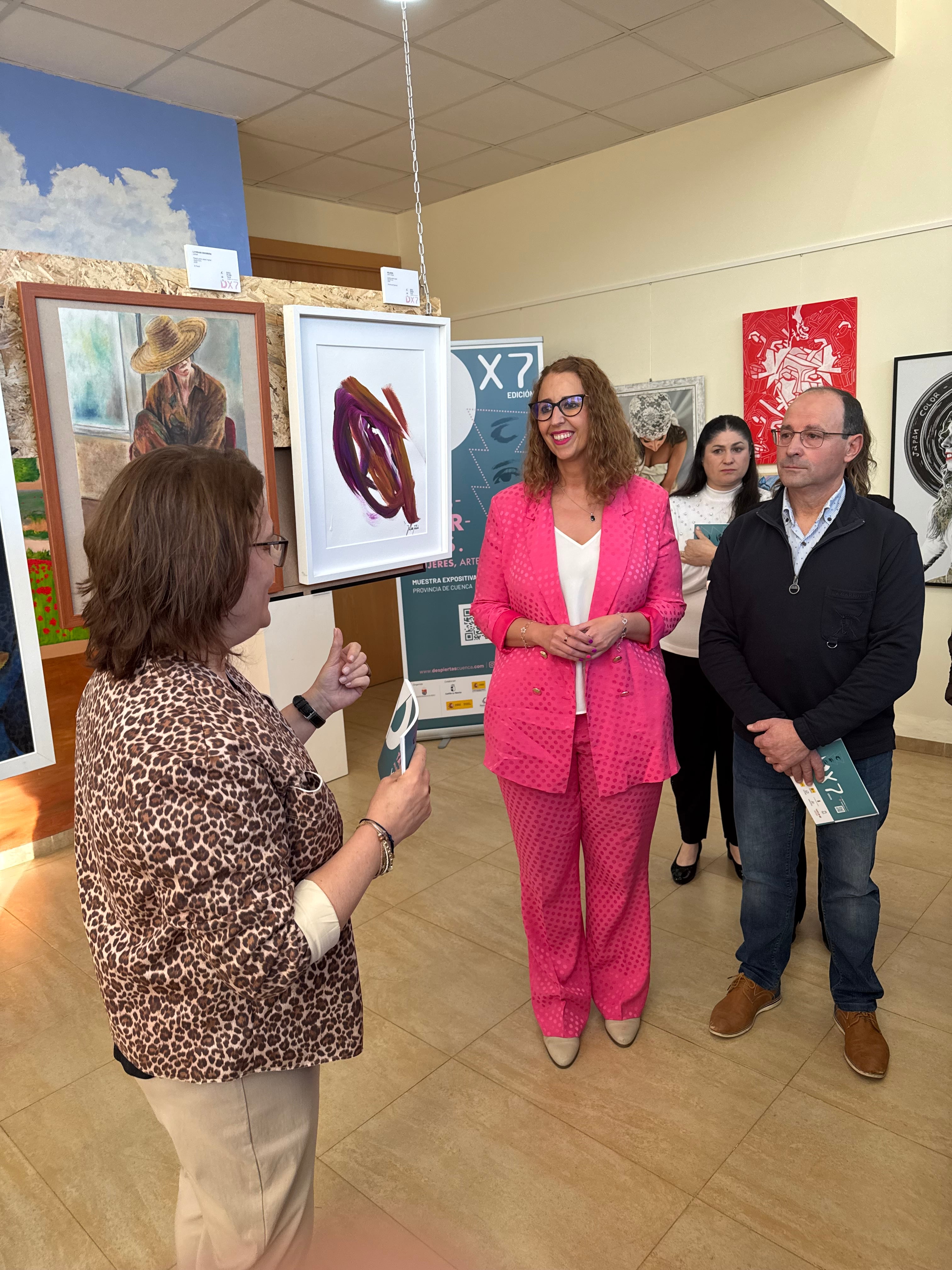 La consejera de Igualdad, Sara Simón, exposición Despiertas: Mujeres, Arte e Identidad