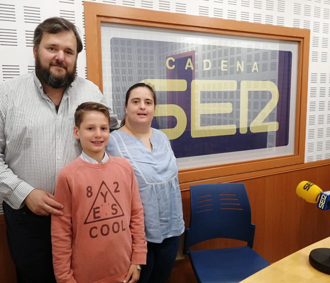 María con su hermano, Alfonso, y su sobrino, Rafa.