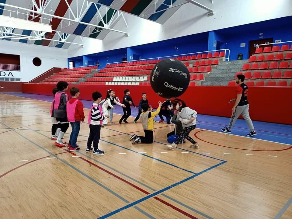 Úbeda acogió este sábado un taller de Kin-Ball en el Polideportivo 'El Viejo'