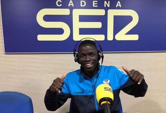 Yonousse Diop en los estudios de la Cadena SER en Tenerife