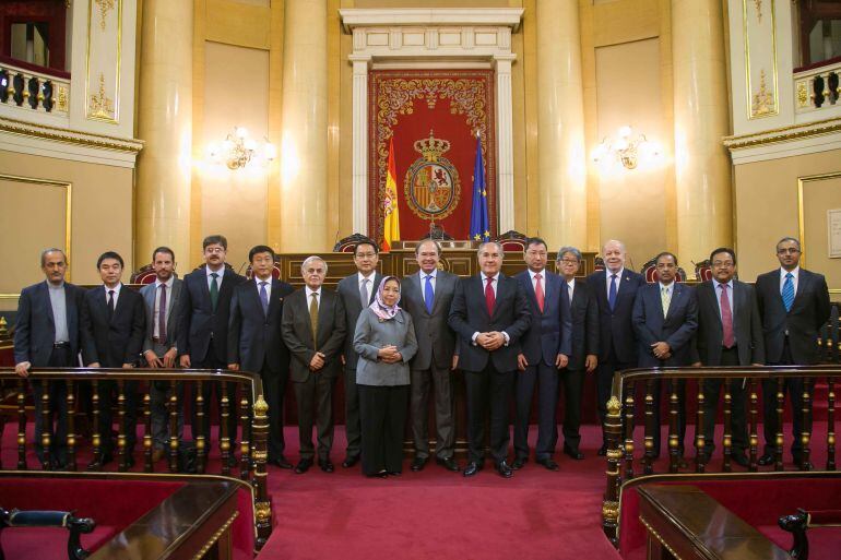 El alcalde de Algeciras, José Ignacio Landaluce junto a embajadores asiáticos 