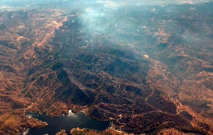 Zona afectada en el incendio en la Sierra de Andújar (Jaén) declarado este domingo. EFE/Infoca //SOLO USO EDITORIAL/SOLO DISPONIBLE PARA ILUSTRAR LA NOTICIA QUE ACOMPAÑA (CRÉDITO OBLIGATORIO)//