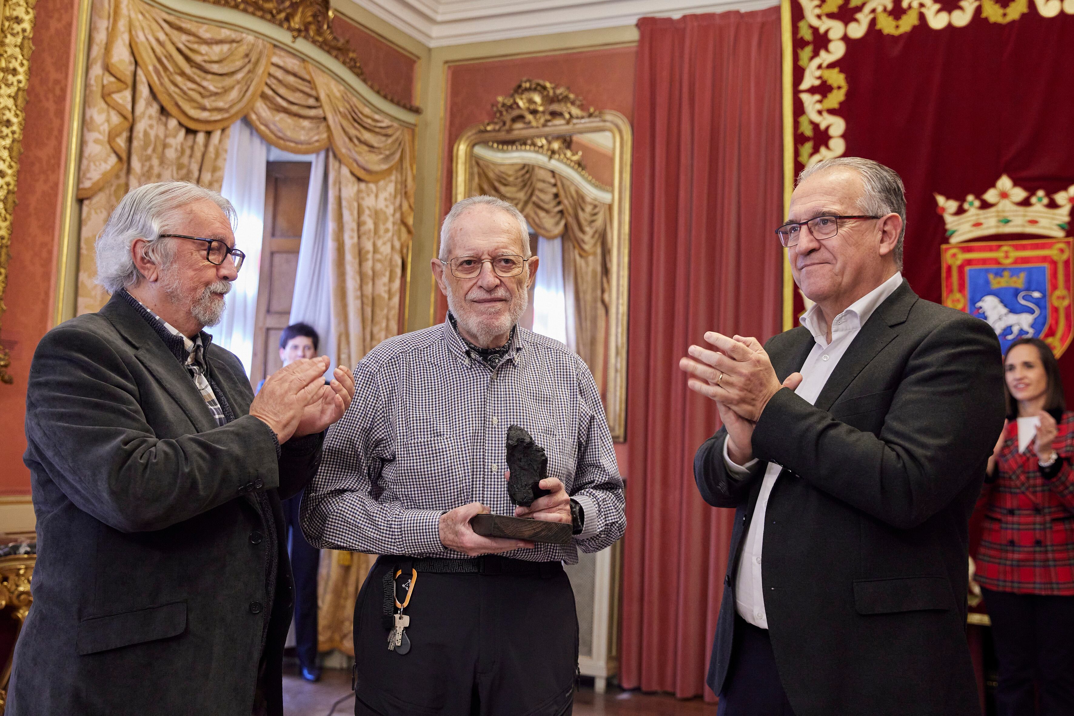 El investigador Balbino García de Albizu recibe el octavo premio Txondorra Carbón Vegetal