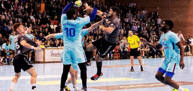 Imágenes de un partido BM Ciudad Encantada-Barça en el Sargal.