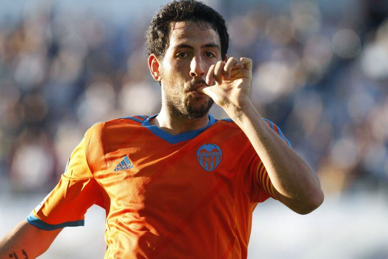 GRA323. VIGO (PONTEVEDRA), 07/11/2015.- El centrocampista del Valencia, Dani Parejo, celebra su gol ante el Celta durante el partido de la undécima jornada de Liga de Primera División jugado en el estadio de Balaídos. EFE/Salvador Sas