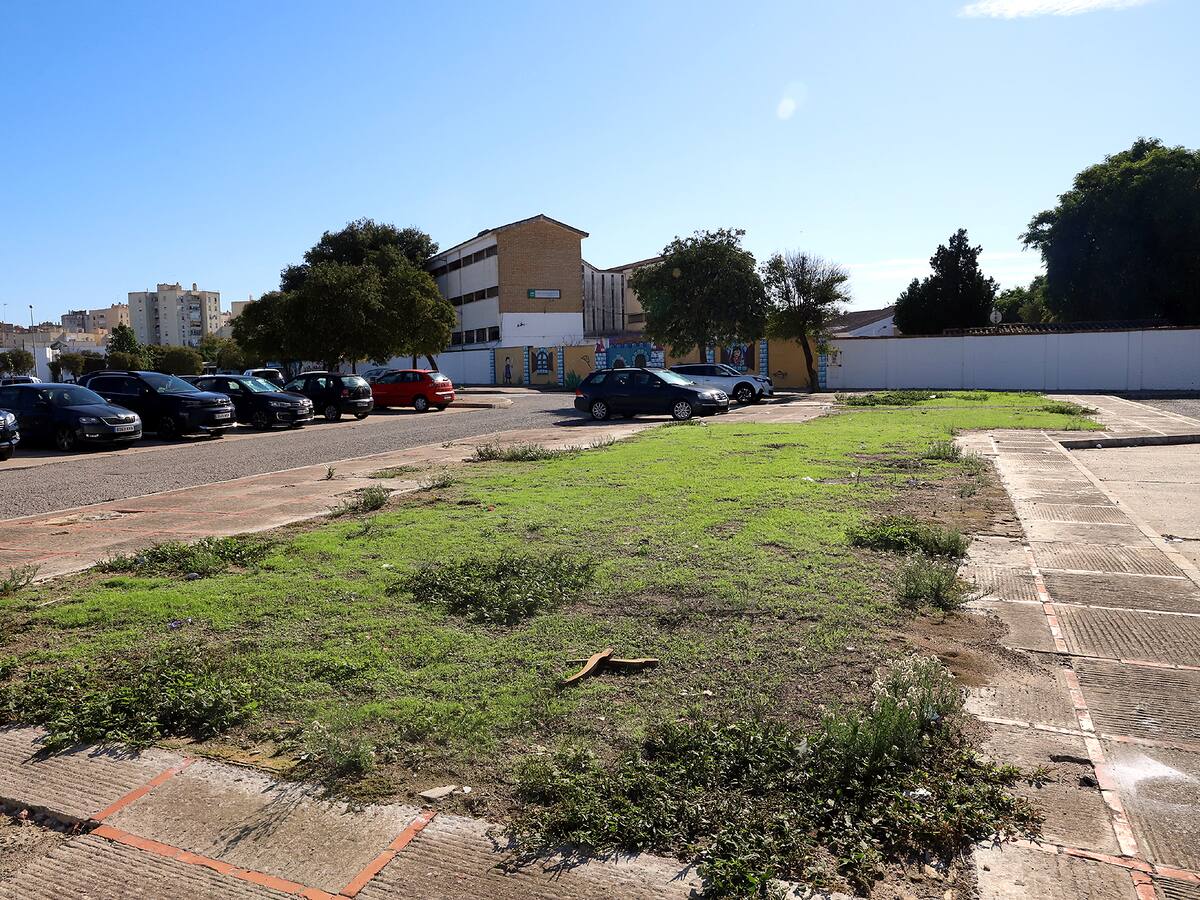 Luz verde a la limpieza y adecentamiento de los 11 solares de los antiguos bloques de la barriada de Cerrofruto