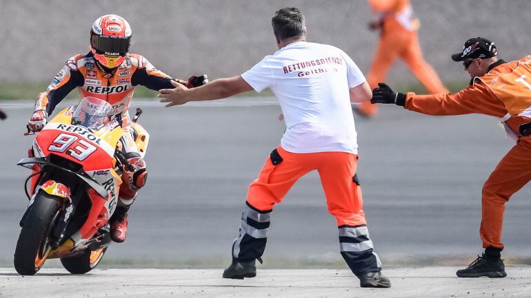 Marc Márquez celebra la novena victoria de su carrera en Alemania.