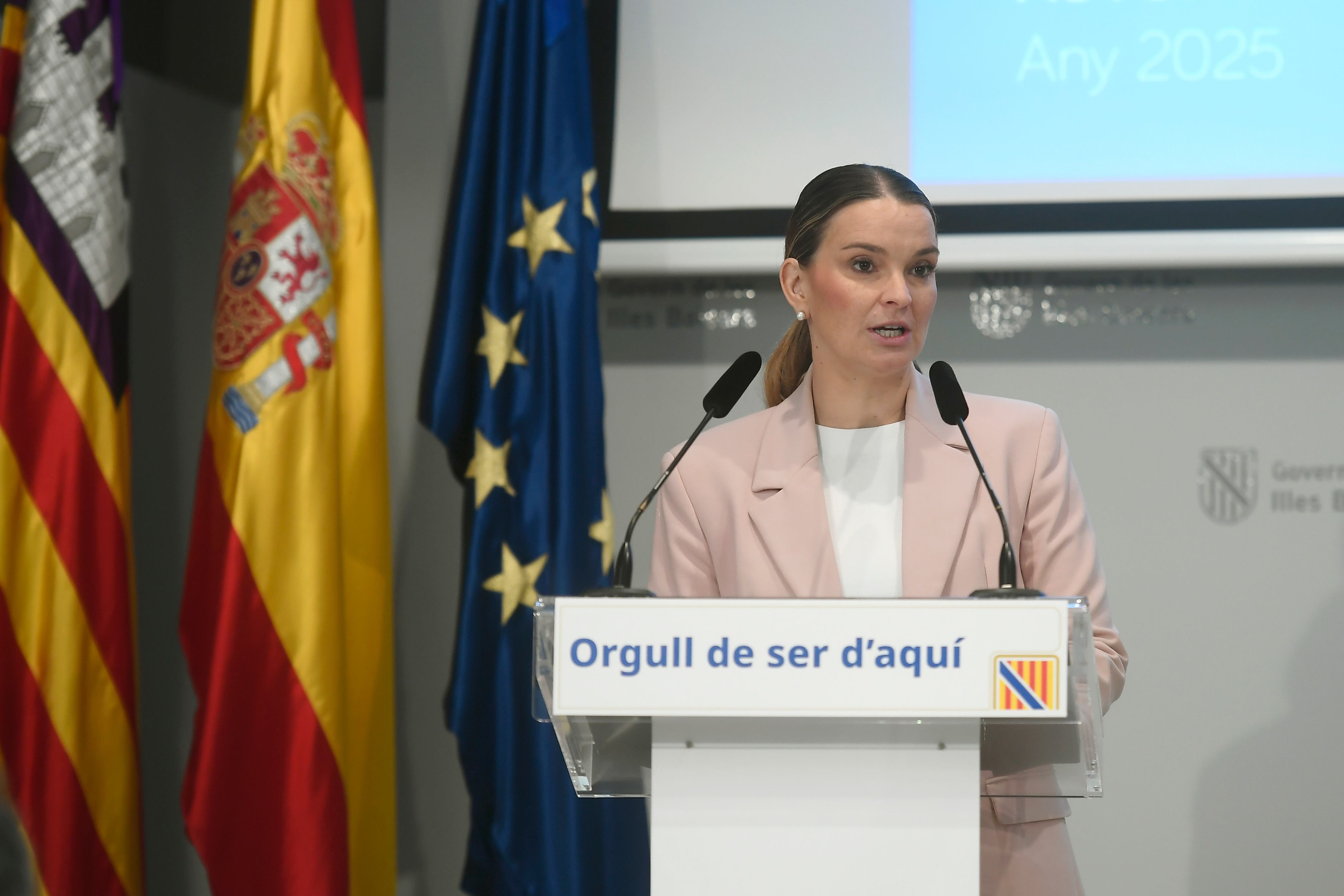 PALMA, 30/05/2025.- La presidenta del Govern Balear, Marga Prohens , durante su comparecencia este viernes en Palma para valorar la aprobación de los presupuestos de la comunidad tras el pacto alcanzado con Vox. EFE/MIQUEL A. BORRÀS