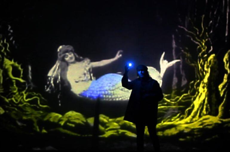 Imagen del espectáculo de magia "El Sobrino de Méliès", de Jean Philippe, programada por el Festival de Magia de Granada "Hocus Pocus"