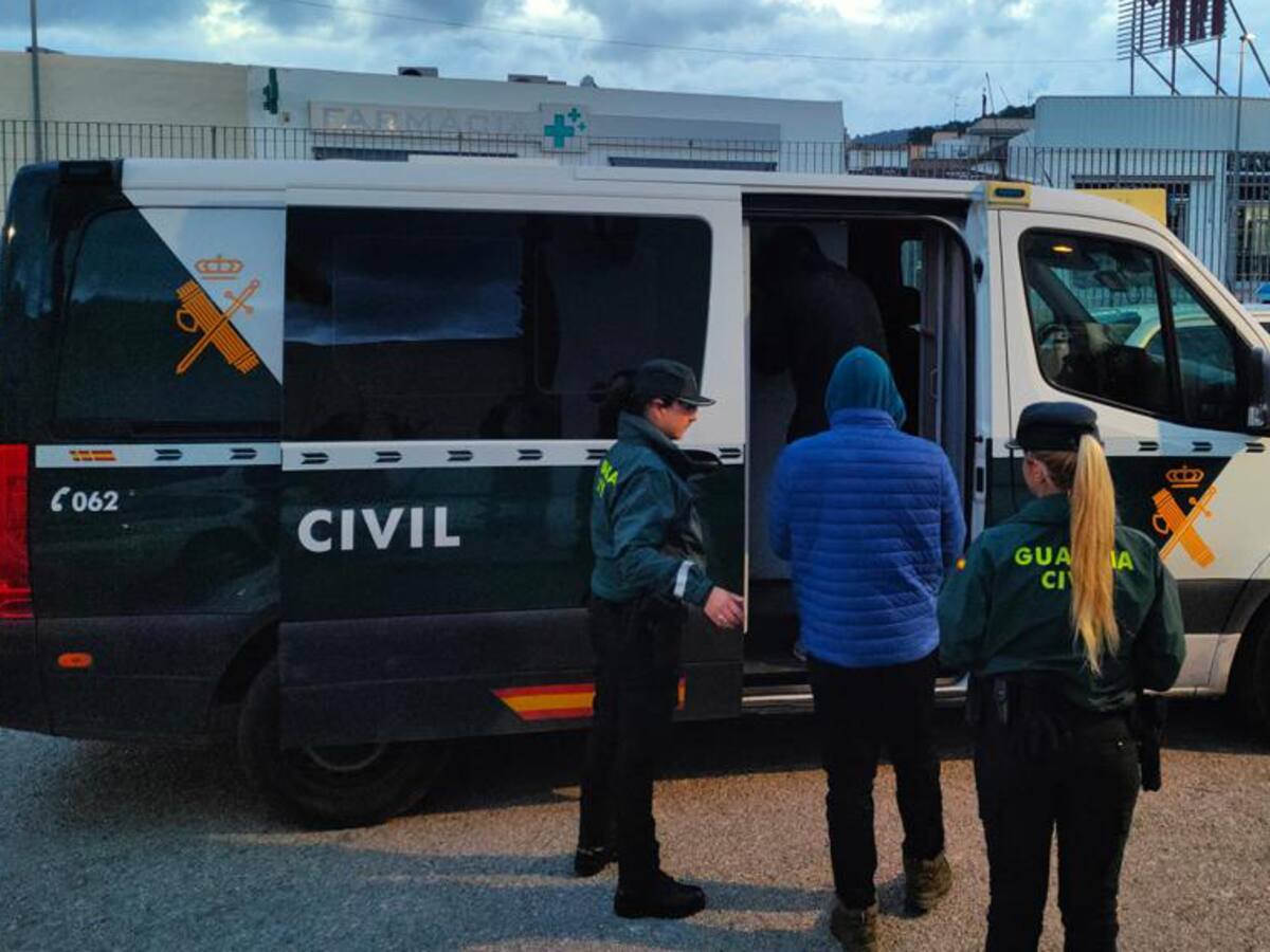 Detienen en Ibiza a dos hombres acusados de hasta cuatro robos en comercios de Sant Antoni