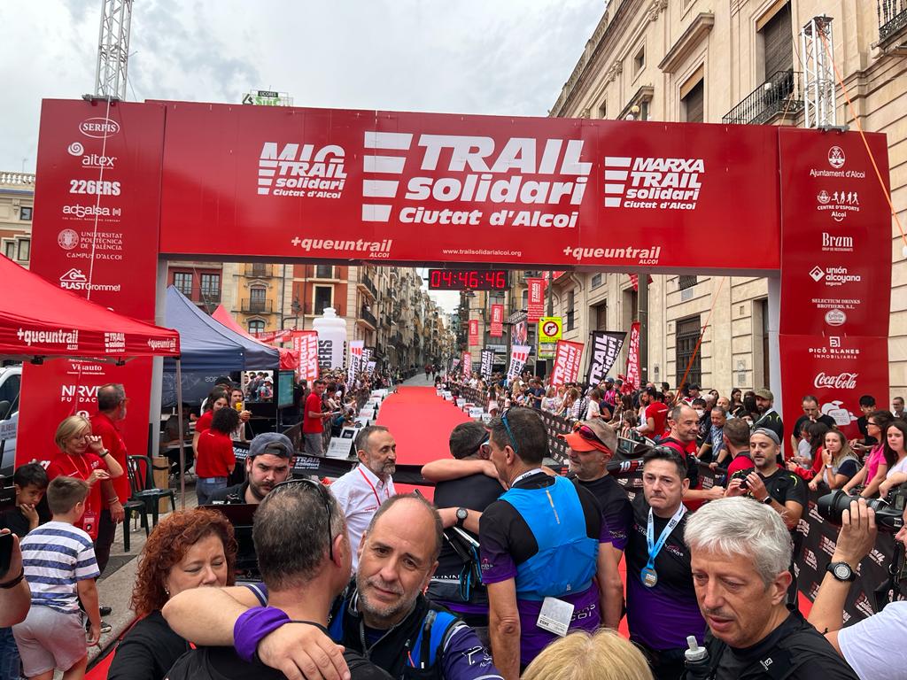 Momento emotivo en el Trail Solidari Alcoi