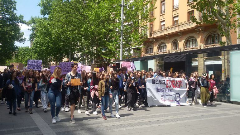 Manifestación de estudiantes, a la altura de Gran Vía, contra la sentencia de La Manada 