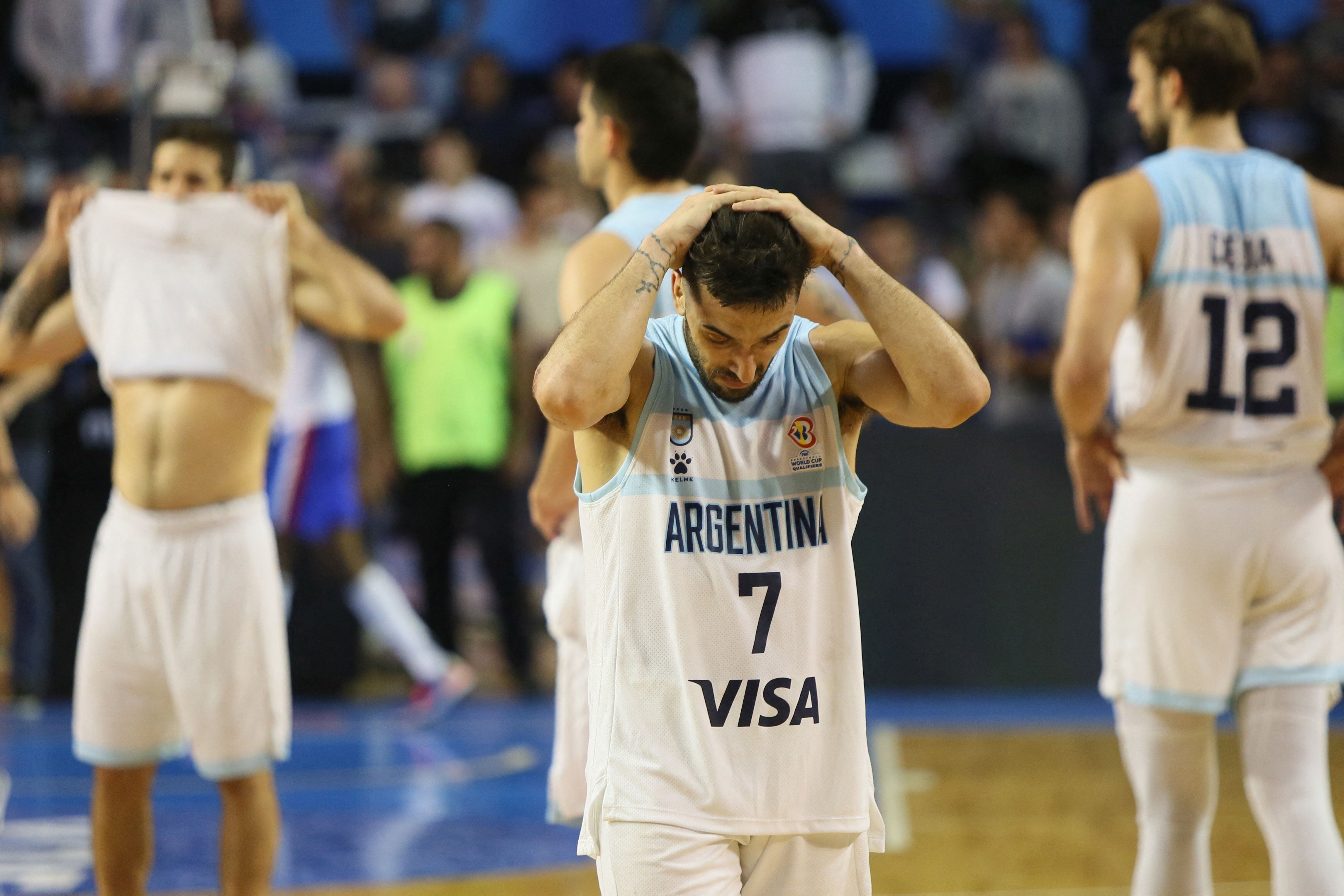 Facundo Campazzo se lamenta tras la eliminación de Argentina. (VICENTE ROBLES / AFP / Getty Images)