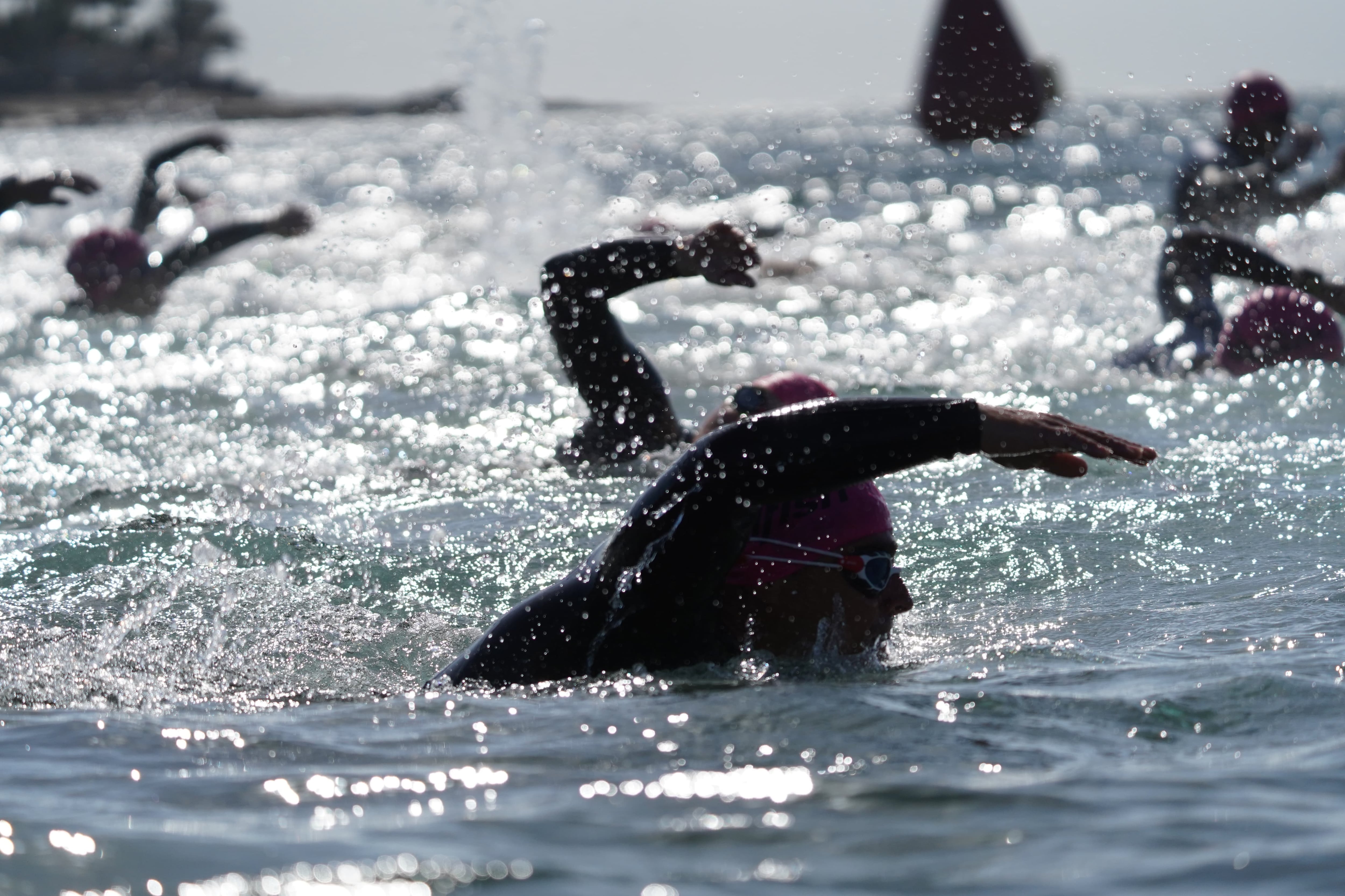 Varios participantes en la VIII Sailfish Lanzarote Open Water de Puerto del Carmen.