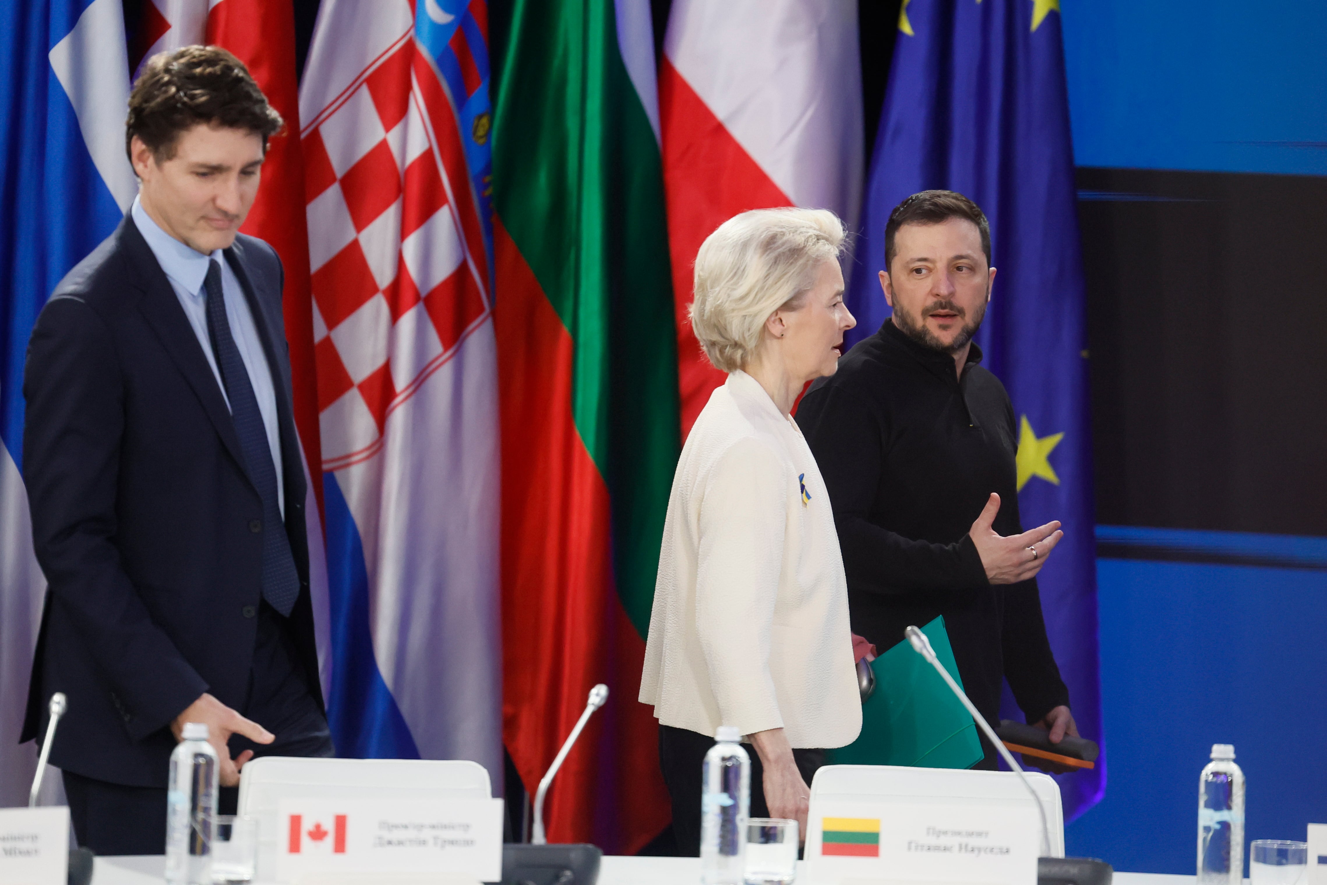 El presidente de Ucrania, Volodimir Zelenski, junto a la presidenta de la Comisión Europea, Ursula von der Leyen