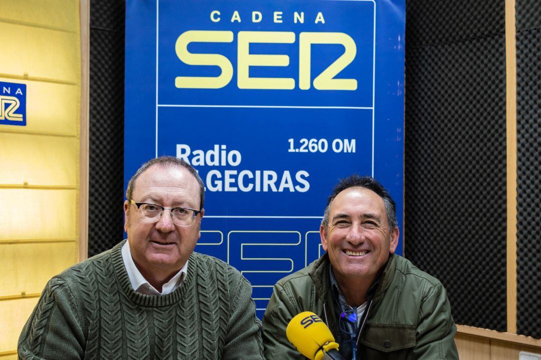 Con Nicolás Ruiz excelente pintor de la naturaleza hablando de 'Ínsulas', el libro que ha ilustrado y que comparte con el escritor Antonio Aguilera.