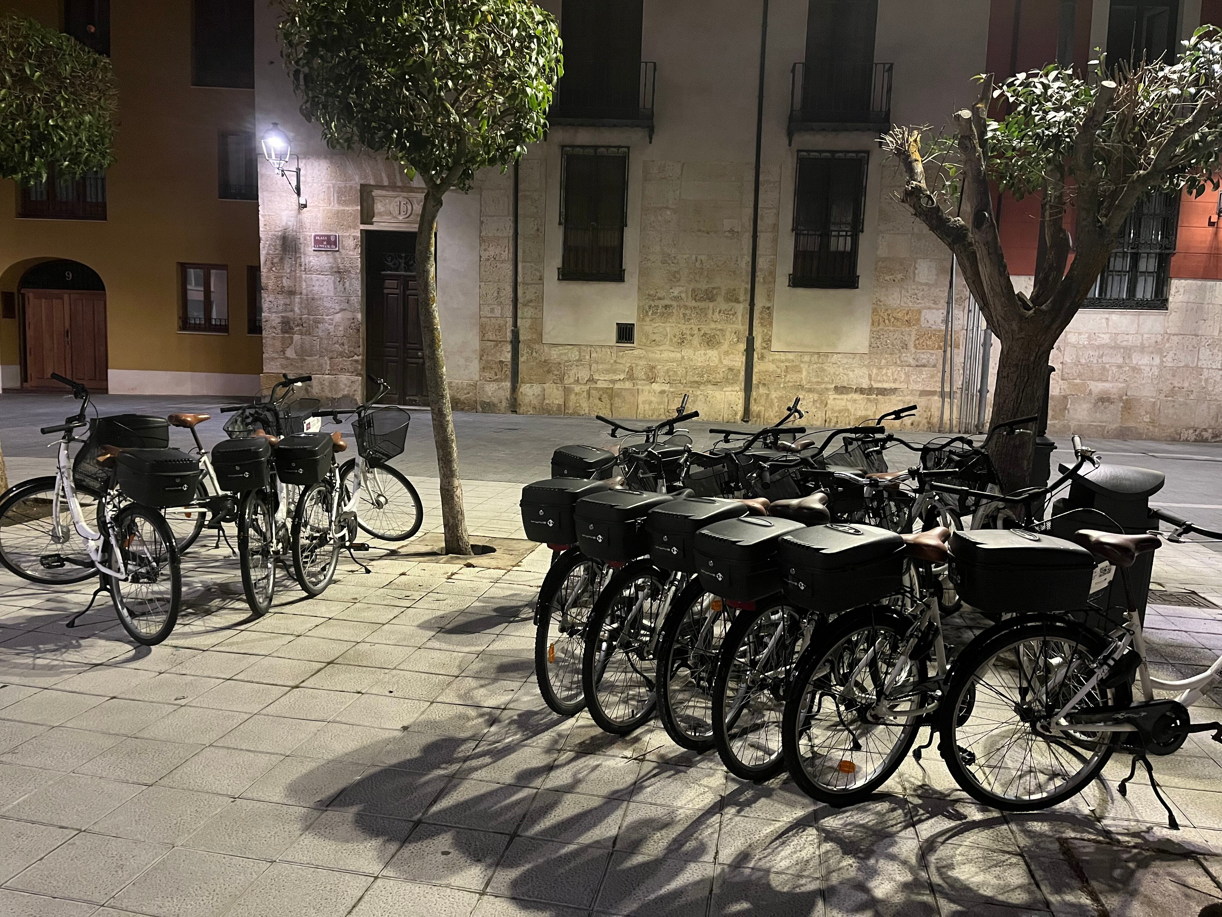 Bicis en la plaza de la Inmaculada de Palencia