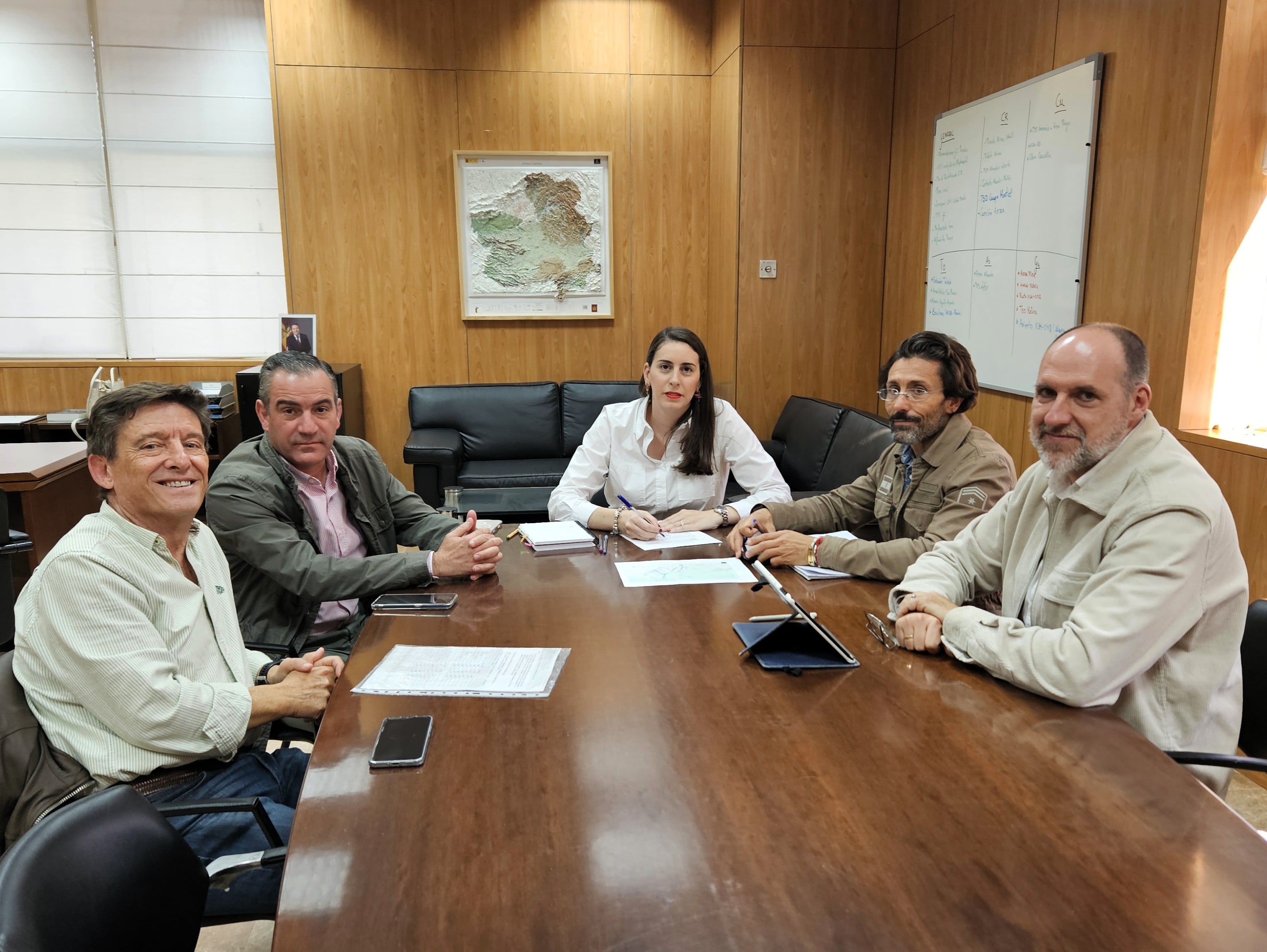 Autoridades de la Junta de Comunidades se reúnen con representantes del nuevo Gobierno municipal de Pepino