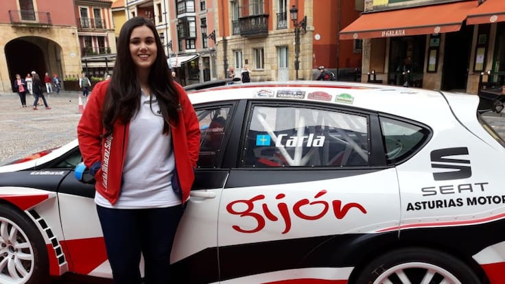 La piloto gijonesa Carla Álvarez estrena patrocinio de Gijón