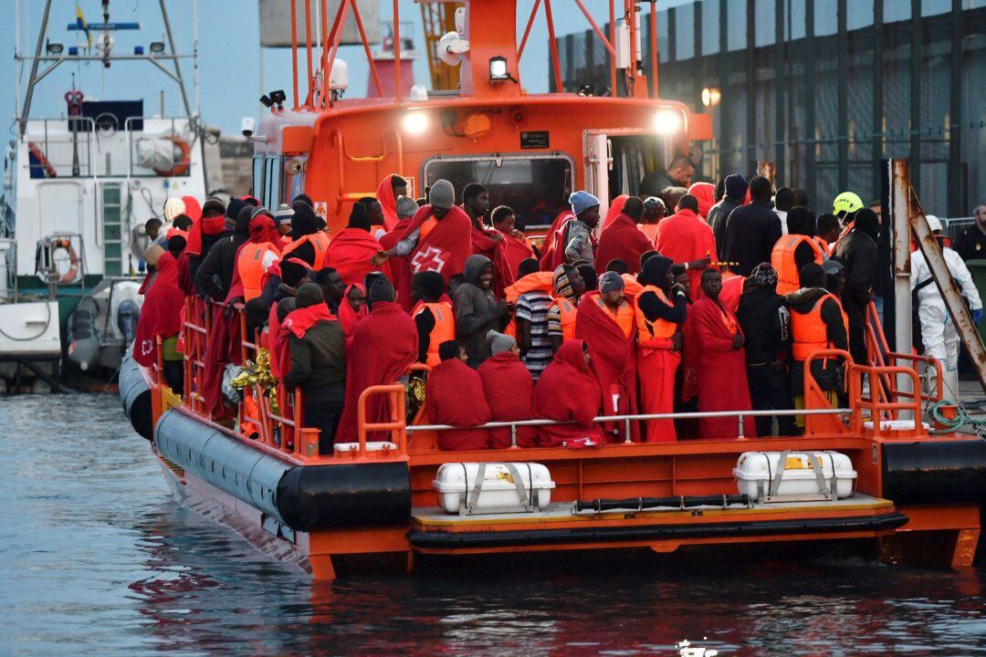 Al menos 14 desaparecidos y más de 800 rescatados en la isla de Alborán