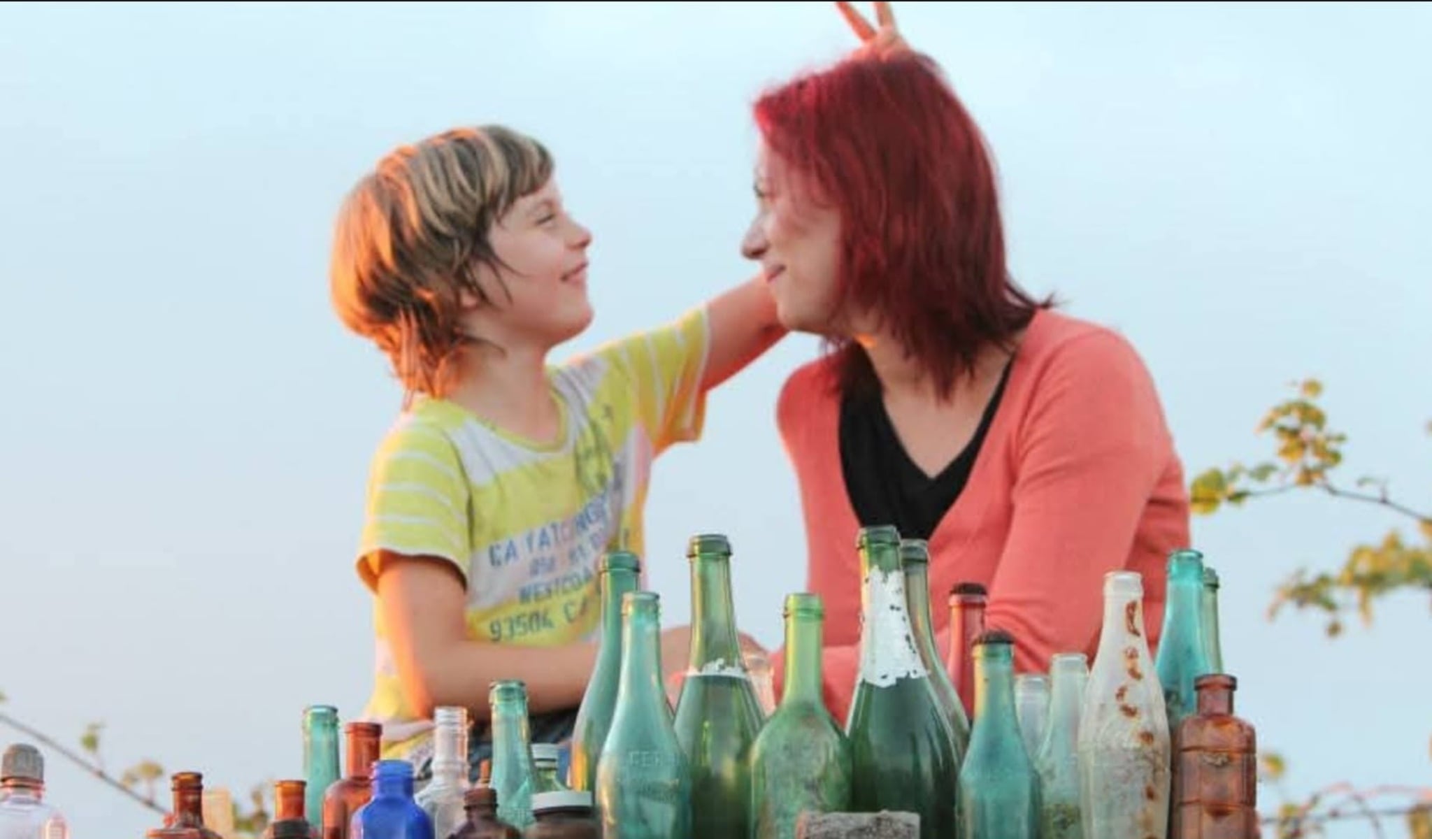 Mercedes Afonso junto a su hijo