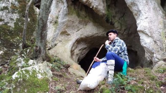 Olentzero pensativo, a la espera de llegar a tu casa