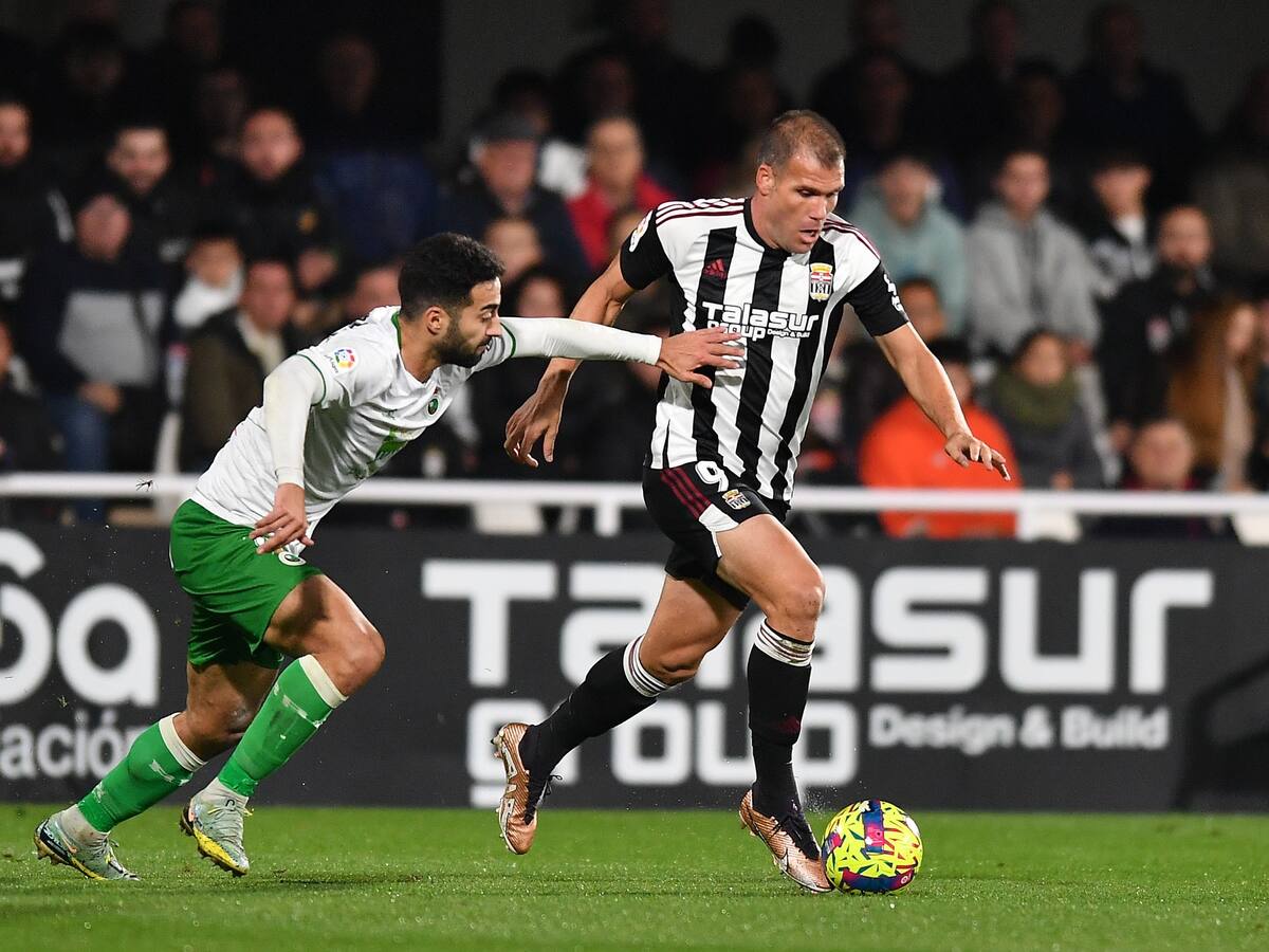 El Efesé se despide de la temporada con un intrascendente partido en Santander