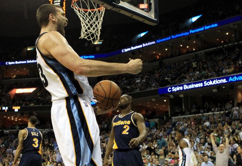 Marc Gasol celebra una canasta ante los Pacers