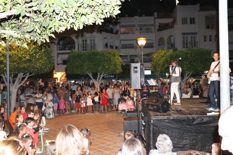 Concierto en la Plaza Batel.