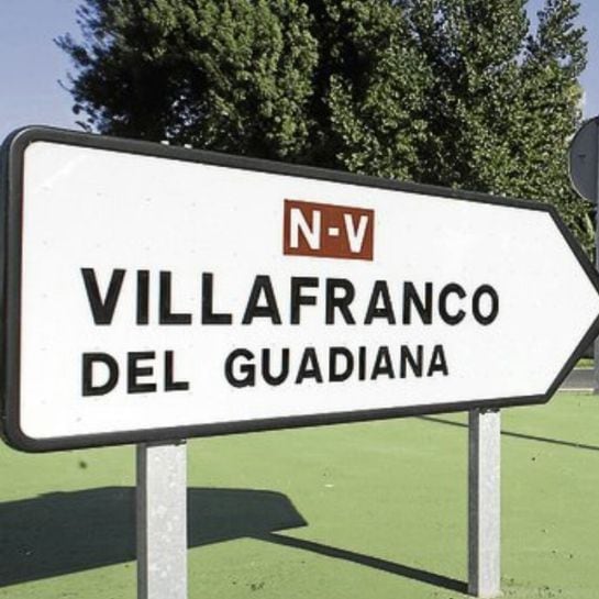 Este cartel da la bienvenida en Villafranco.