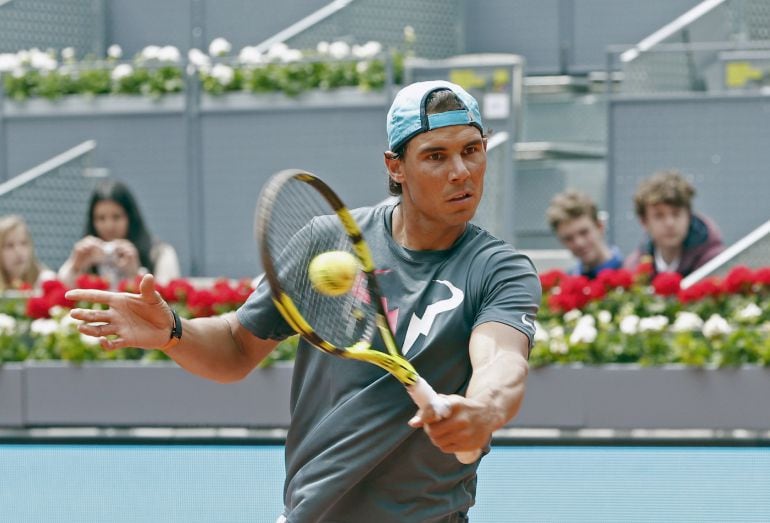 Rafa Nadal se mide a Carlos Alcaraz en los cuartos de final del Mutua Madrid Open EFE-J.J. Guillén