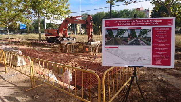 Las excavadoras trabajando en la avenida de la Libertad