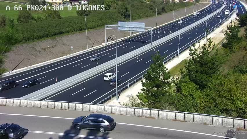 Captura de la imagen tomada por una cámara de la DGT en el tramo del tercer carril de la A-66 a la altura de Lugones.