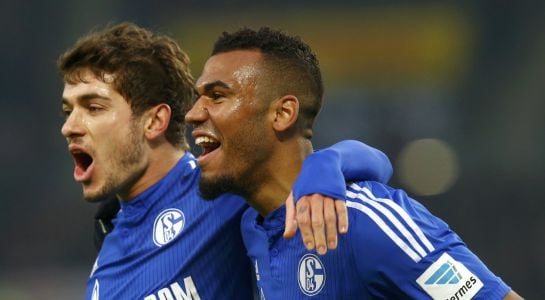 Schalke 04&#039;s Eric Maxim Choupo-Moting (R) celebrates his goal with team mate Roman Neustaedter during their German Bundesliga first division soccer match against Stuttgart VfB in Stuttgart December 6, 2014. REUTERS/Ralph Orlowski (GERMANY - Tags: SPORT SO