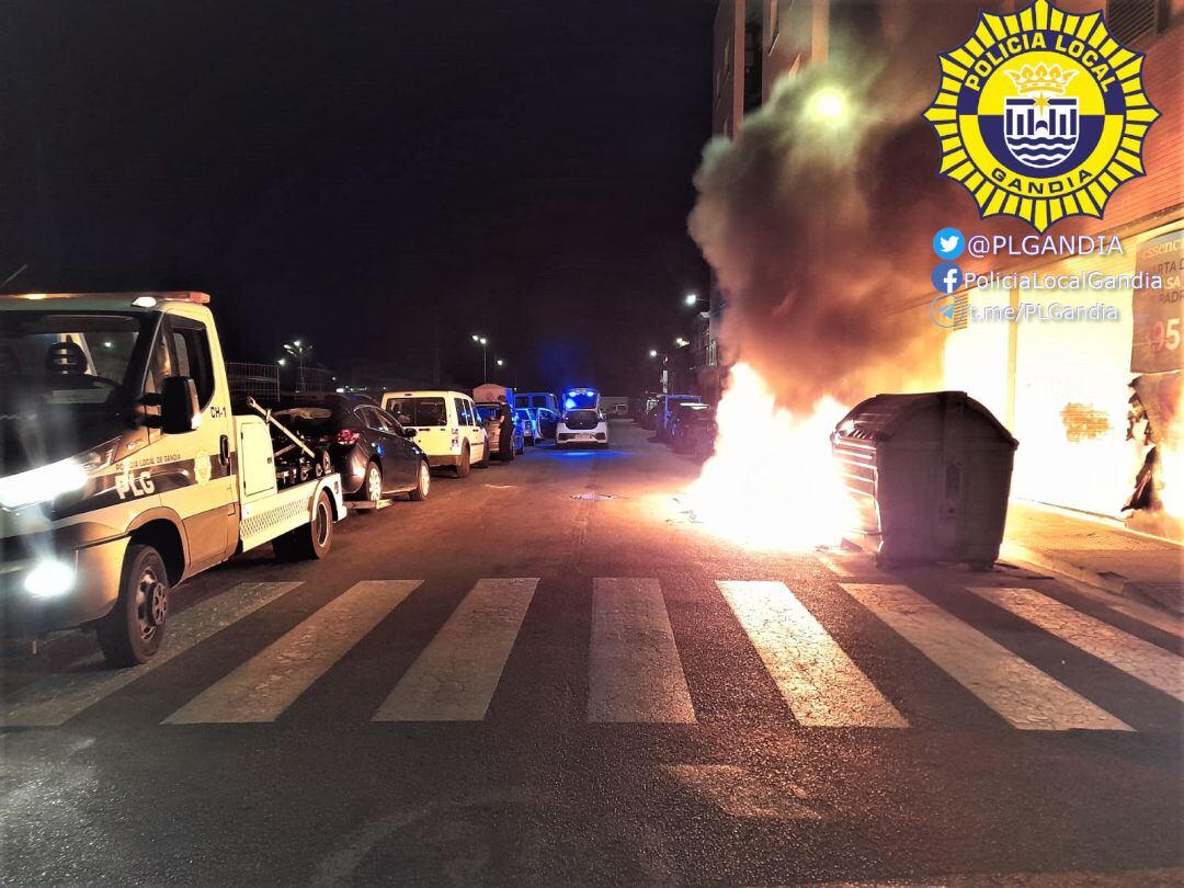 Contenedores en llamas en Gandia 