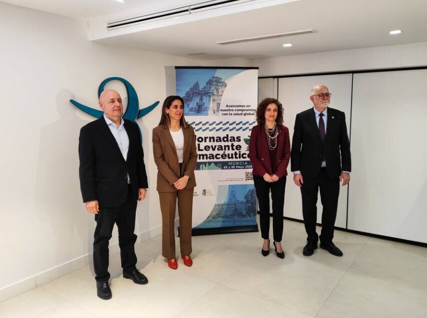 Los 4 presidentes de los Colegios Oficiales Farmacéuticos organizadores de las II Jornadas del Levante Farmacéutico: Andrés García (Alicante), Paula Payá (Murcia), Rosa Arnau (Castellón) y Jaime Giner (Valencia).