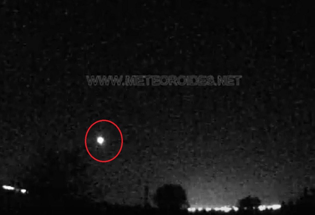 El meteorito que se ve en el vídeo fue grabado a las 5:06 horas del 12 de abril. 