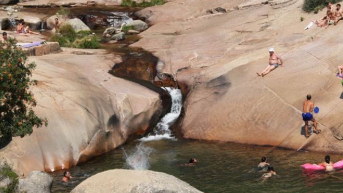 Alerta del riesgo de bañarse en La Pedriza por la aparición de una peligrosa cianobacteria