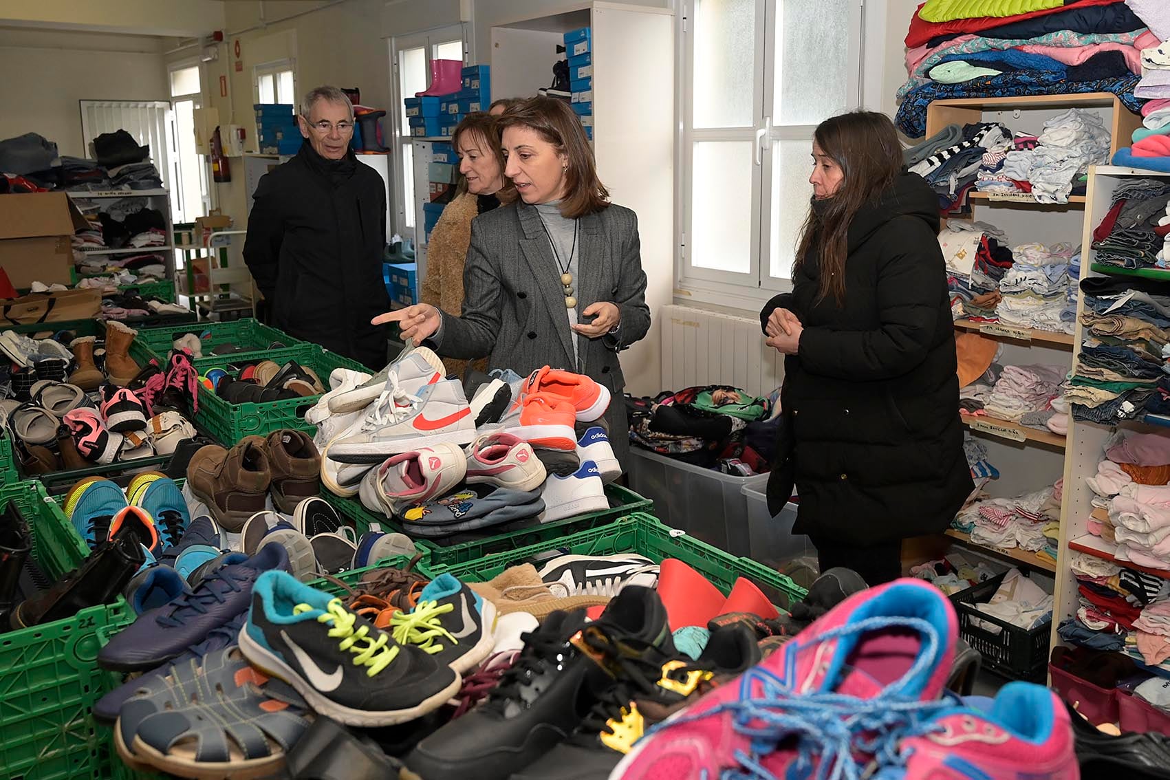 A Coruña
A conselleira de Medio Ambiente e Cambio Climático, Ángeles Vázquez, visita a zona de almacenaxe de roupa e a tenda Reestrenar da Fundación Padre Rubinos 
30/01/2025
Foto: Moncho Fuentes/AGN A Coruña 






