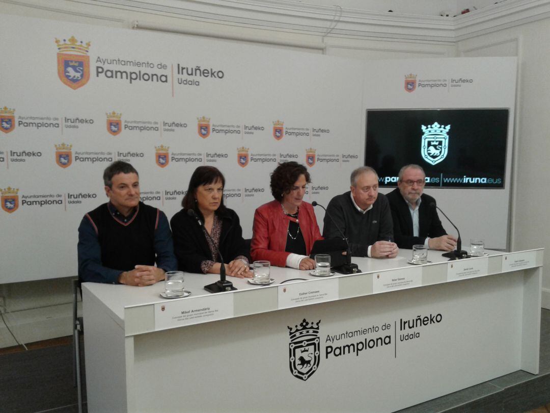 Los integrantes del grupo municipal de Geroa Bai en Pamplona durante la rueda de prensa de balance de legislatura