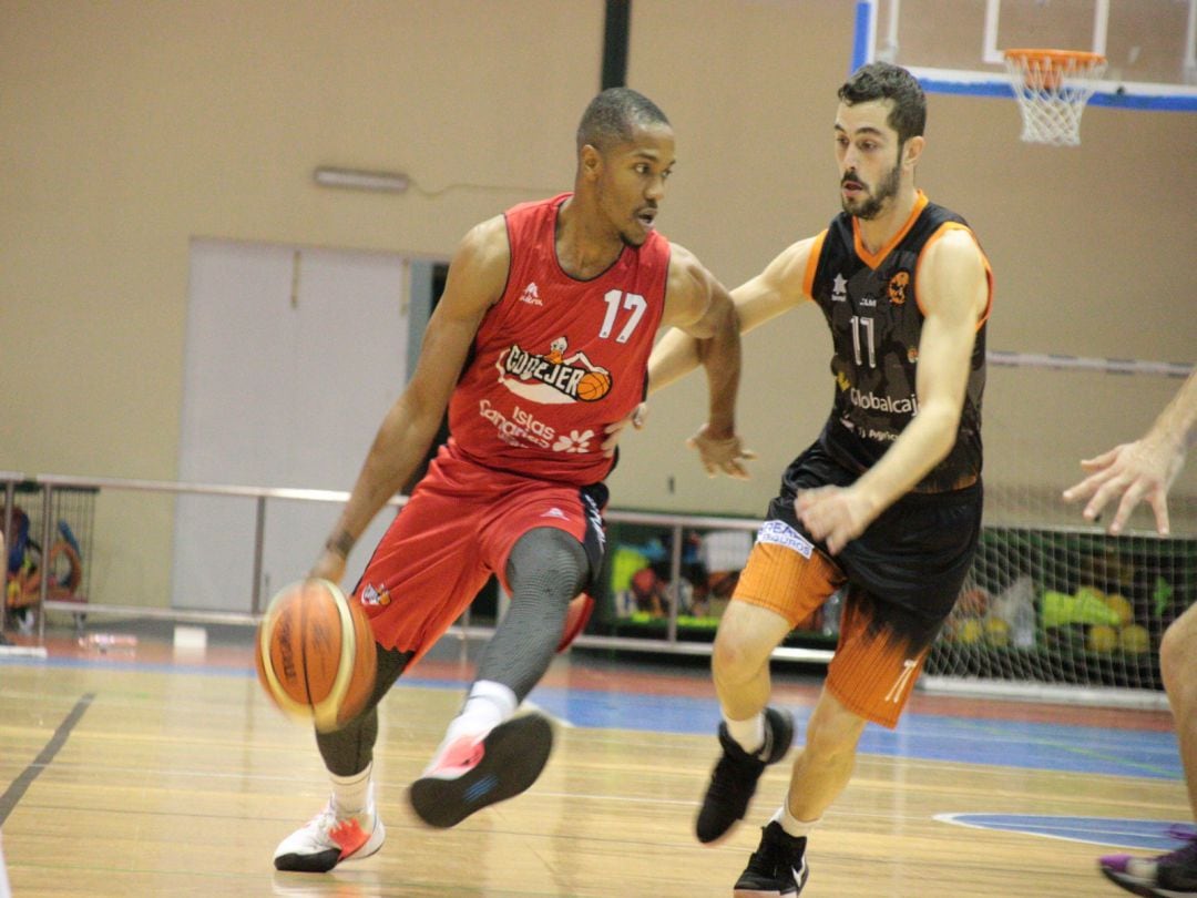 Uno de los partidos del Aloe Plus Lanzarote Conejeros durante la pasada temporada.