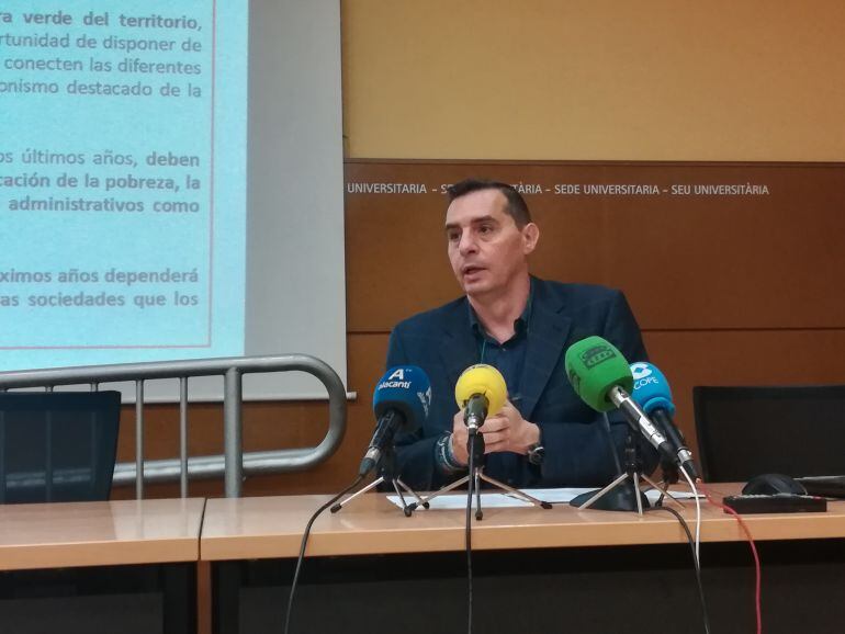 Jorge Olcina, en la sede de la UA, en Alicante 