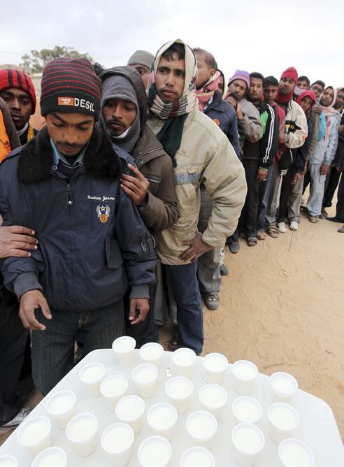 En un campamento de refugiados del Alto Comisariado de las Naciones Unidas para los Refugiados (UNHCR) en Túnez a unos kilómetros de la frontera de Ras Jdir hoy, sábado, 5 de marzo de 2011