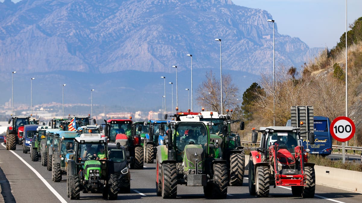 El segundo día de protestas de los agricultores deja 12 detenidos, menos cortes de carreteras y el centro de Barcelona colapsado