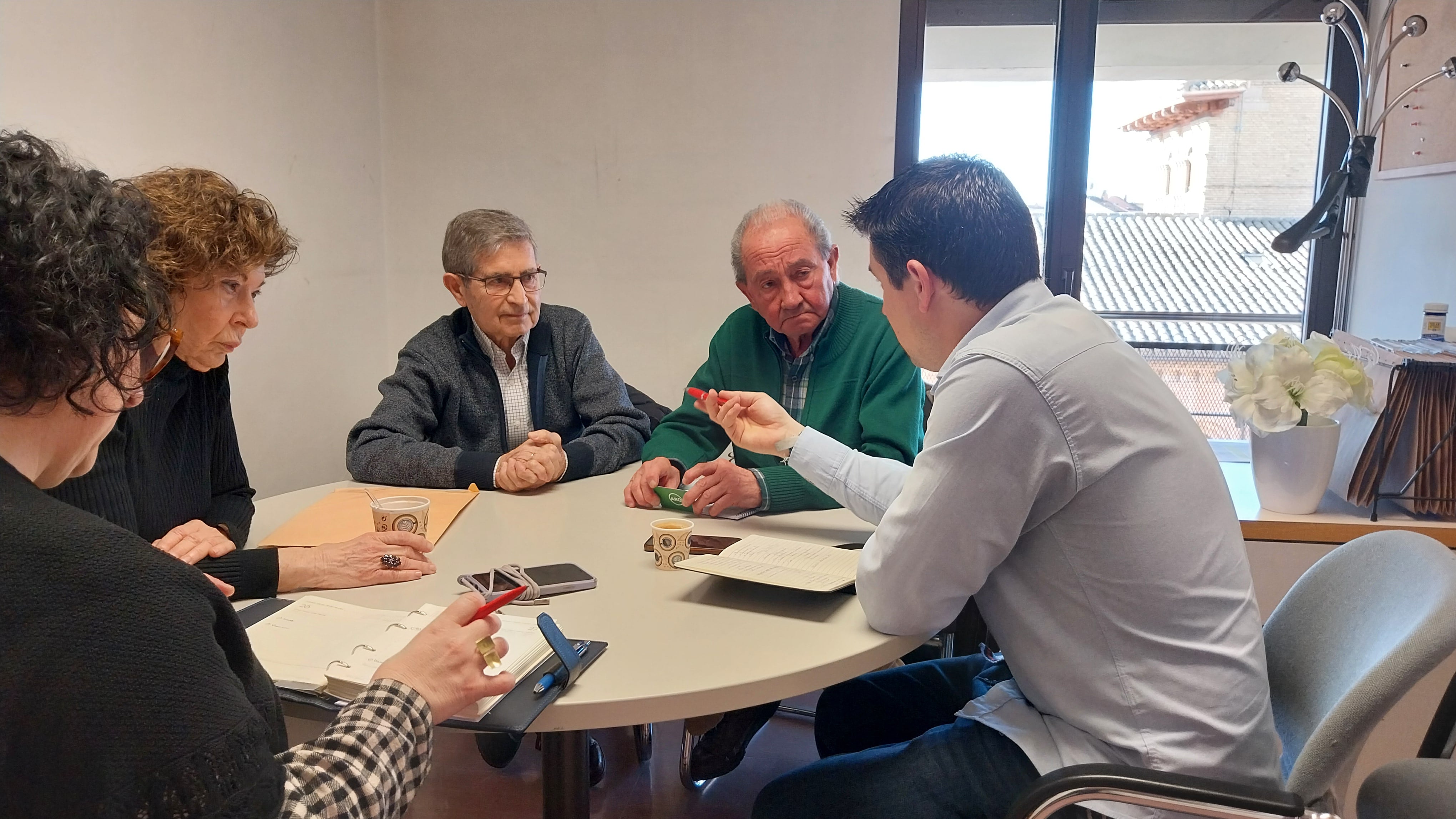 Biescas y Betorz en su reunión con miembros de ARO